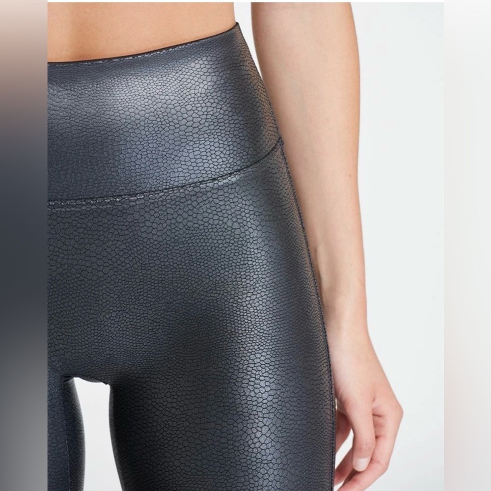 Spanx Faux Leather Croc Leggings in black size medium